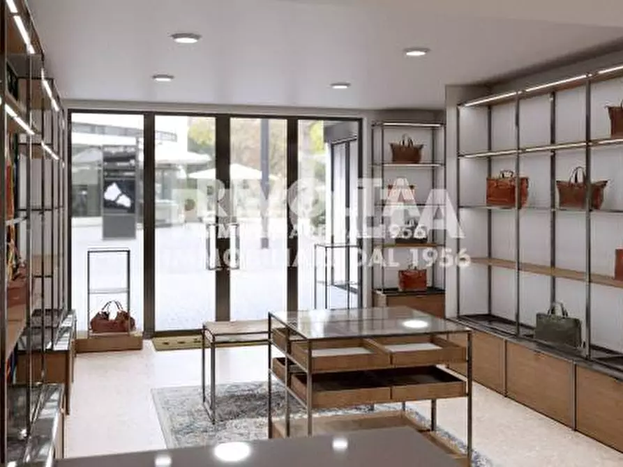 Immagine 2 di Locale commerciale in affitto  in Via Alessandria a Roma