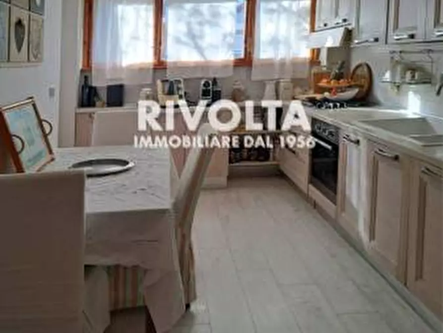 Immagine 25 di Appartamento in vendita  in Viale Cortina D'ampezzo a Roma