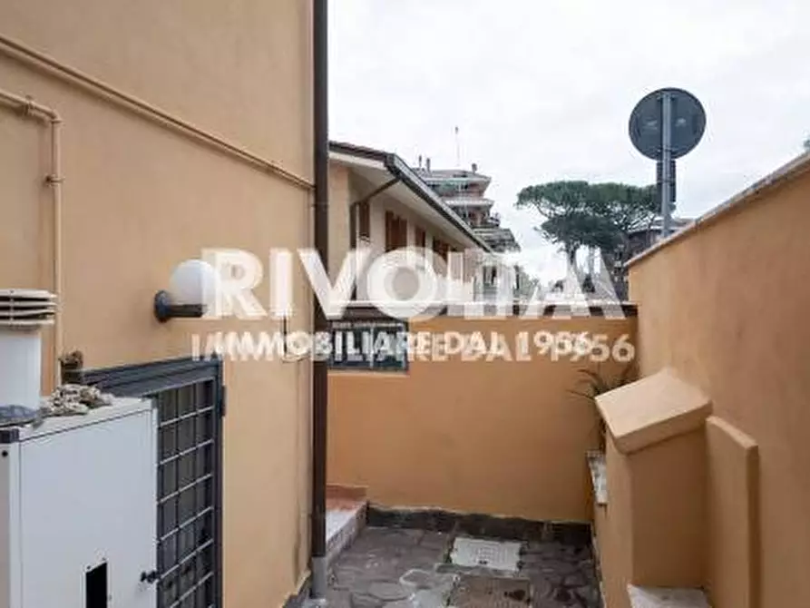 Immagine 3 di Appartamento in vendita  in Via Degli Affaitati a Roma