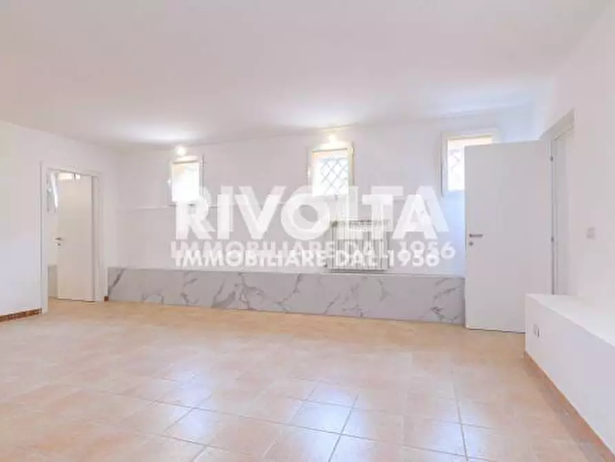 Immagine 25 di Ufficio in vendita  in Via Degli Affaitati a Roma