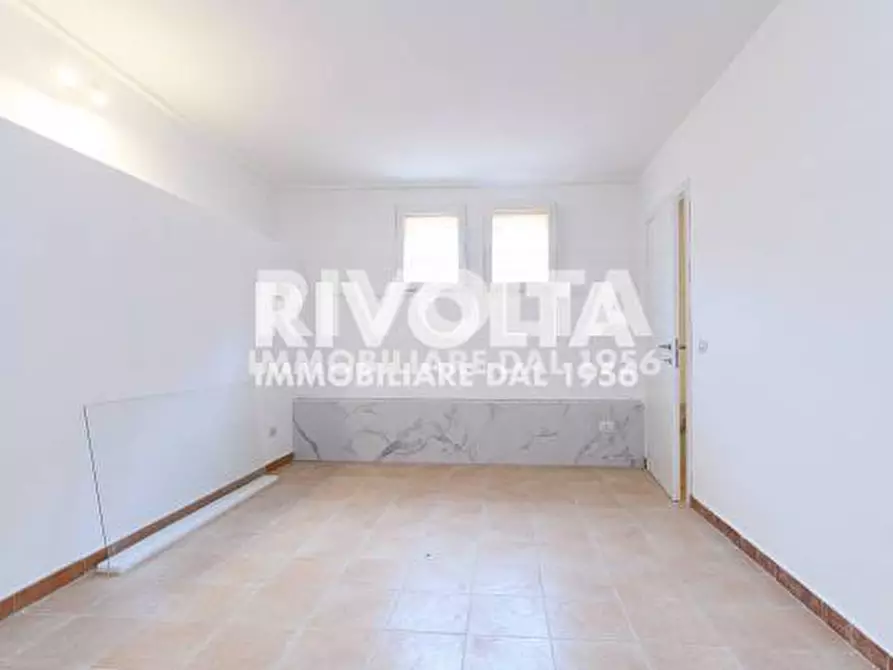 Immagine 31 di Ufficio in vendita  in Via Degli Affaitati a Roma