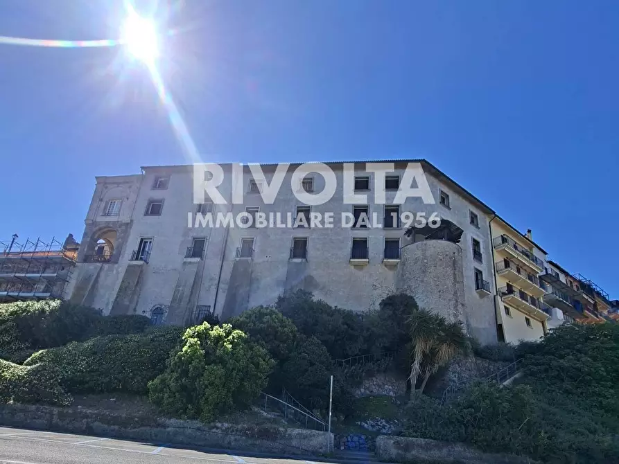 Immagine 1 di Locale commerciale in vendita  in Via dei Cannoni a Monte Argentario