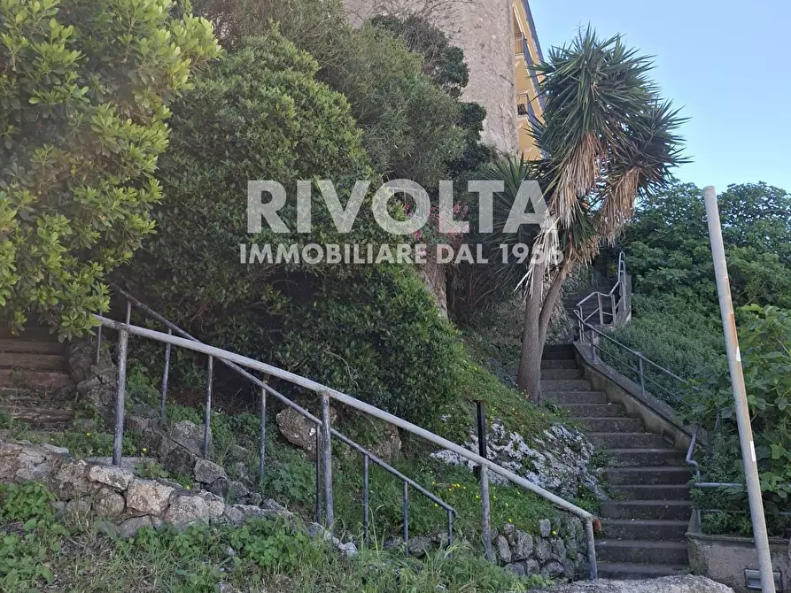 Immagine 2 di Locale commerciale in vendita  in Via dei Cannoni a Monte Argentario