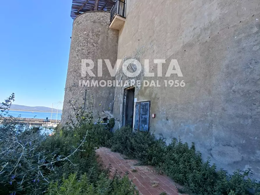 Immagine 3 di Locale commerciale in vendita  in Via dei Cannoni a Monte Argentario