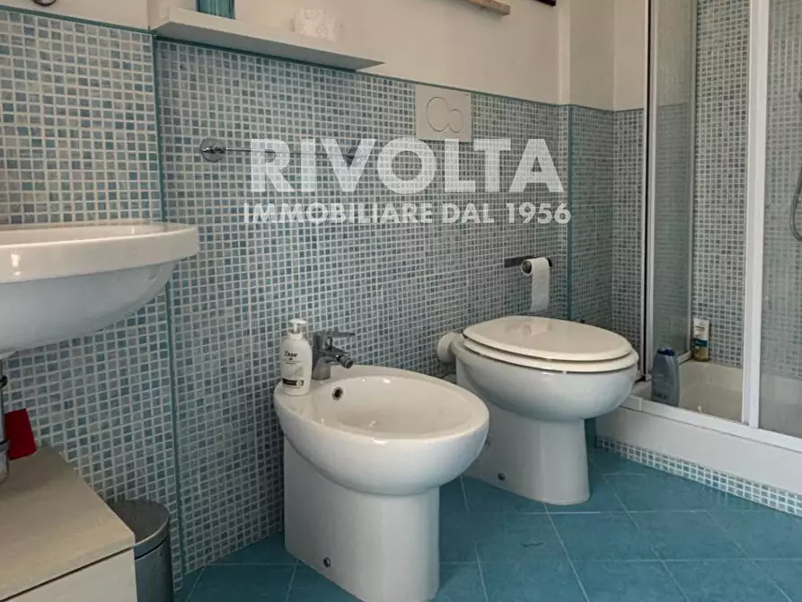 Immagine 15 di Villa in vendita  in Via Portovenere a Fiumicino