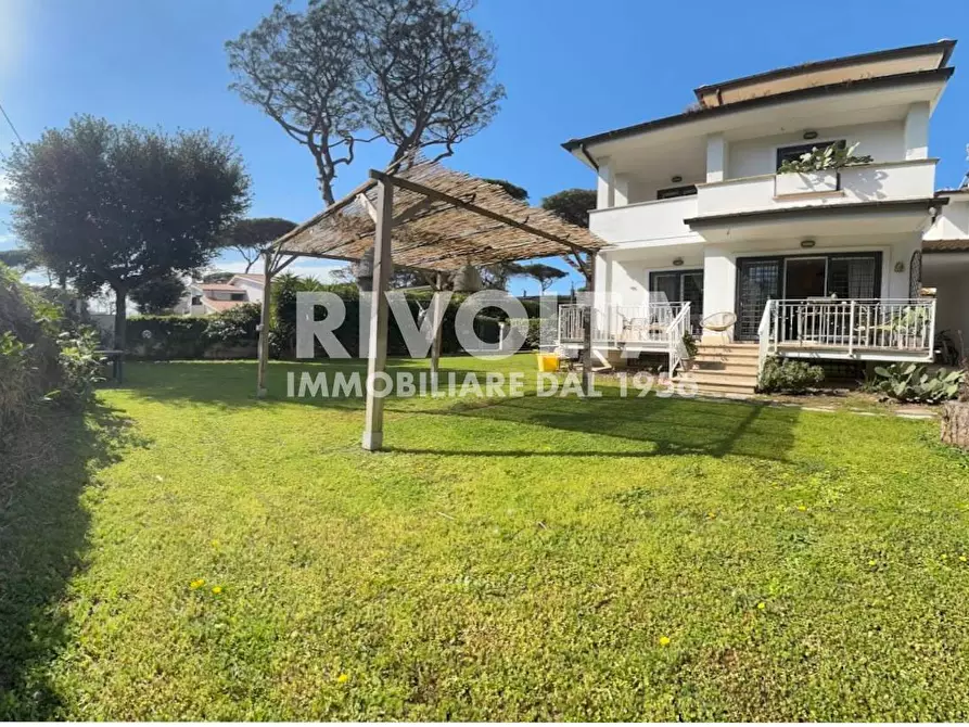 Immagine 24 di Villa in vendita  in Via Portovenere a Fiumicino