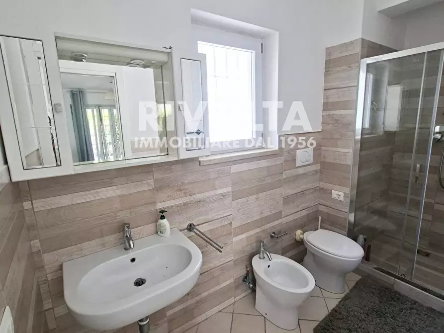 Immagine 7 di Villa in vendita  in Viale Viareggio a Fiumicino