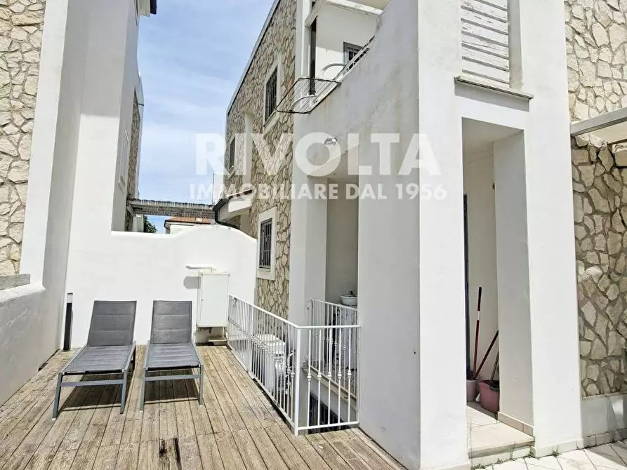 Immagine 11 di Villa in vendita  in Viale Viareggio a Fiumicino