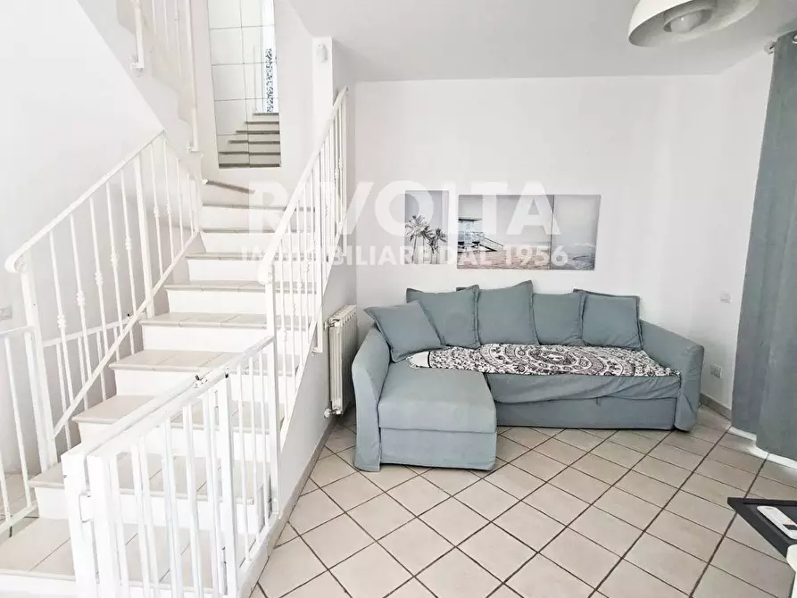 Immagine 4 di Villa in vendita  in Viale Viareggio a Fiumicino