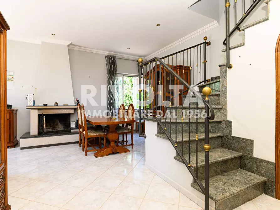 Immagine 3 di Villa in vendita  in Via Dei Lanfranchi a Roma