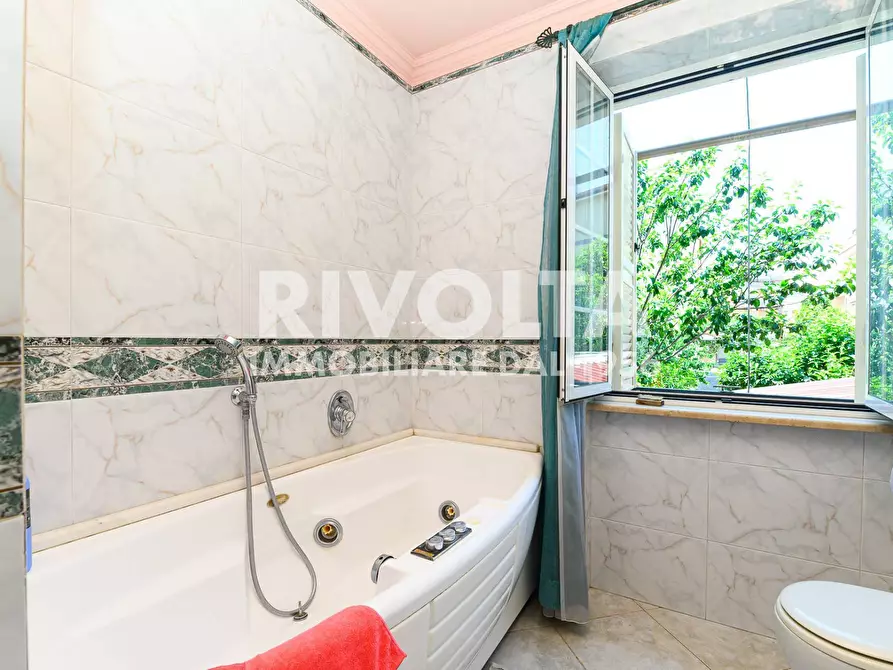Immagine 13 di Villa in vendita  in Via Dei Lanfranchi a Roma