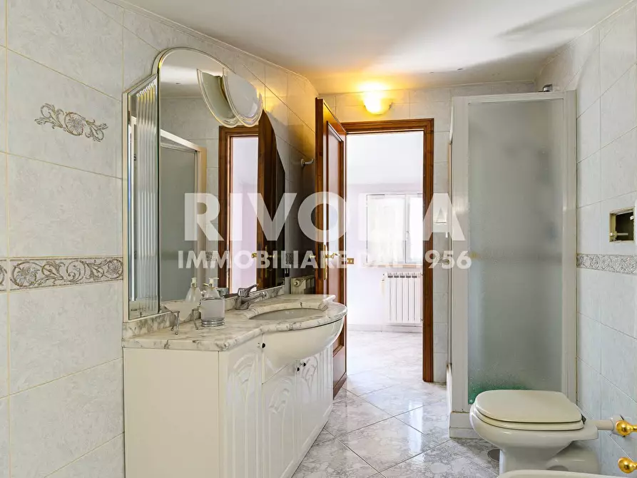 Immagine 31 di Villa in vendita  in Via Dei Lanfranchi a Roma
