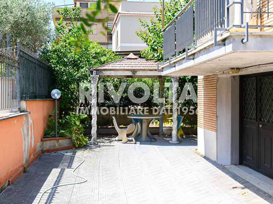 Immagine 44 di Villa in vendita  in Via Dei Lanfranchi a Roma