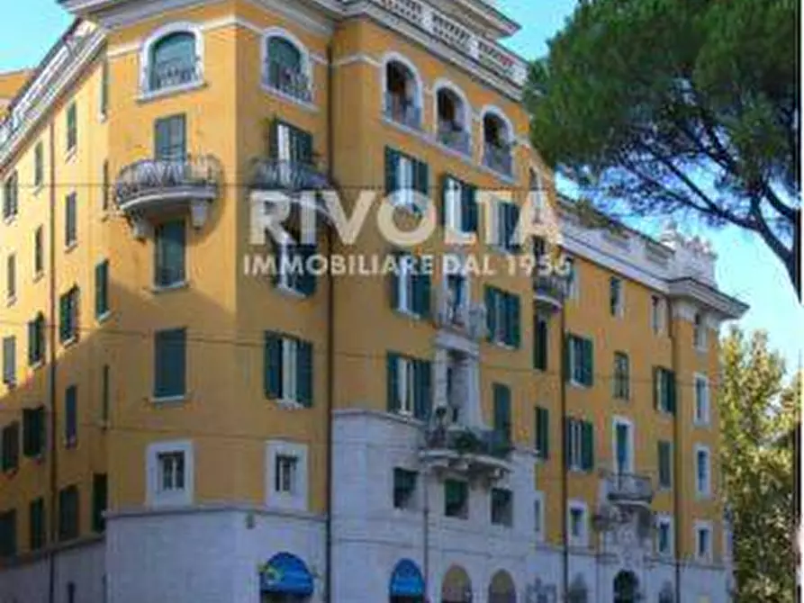 Immagine 2 di Appartamento in vendita  in Piazza dell'Emporio a Roma