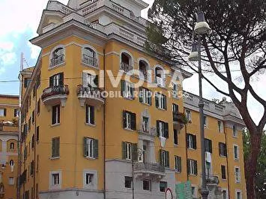 Immagine 4 di Appartamento in vendita  in Piazza dell'Emporio a Roma