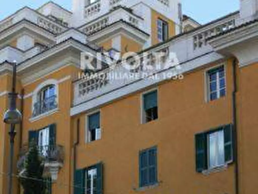Immagine 3 di Appartamento in vendita  in Piazza dell'Emporio a Roma