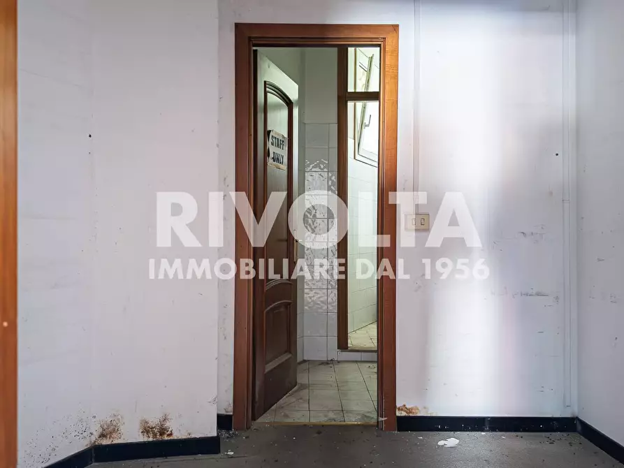 Immagine 15 di Locale commerciale in vendita  in Via Trionfale a Roma