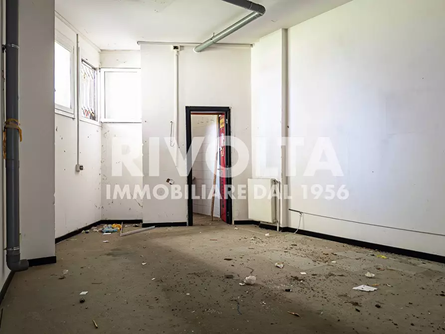 Immagine 12 di Locale commerciale in vendita  in Via Trionfale a Roma