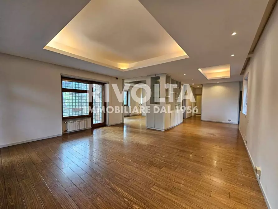Immagine 2 di Appartamento in vendita  in Via Della Camilluccia a Roma