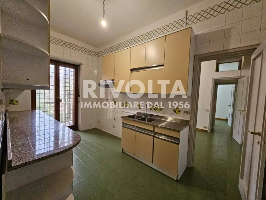 Immagine 9 di Appartamento in vendita  in Via Della Camilluccia a Roma