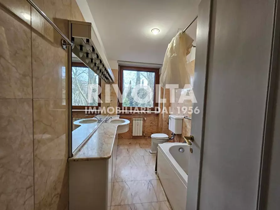 Immagine 13 di Appartamento in vendita  in Via Della Camilluccia a Roma