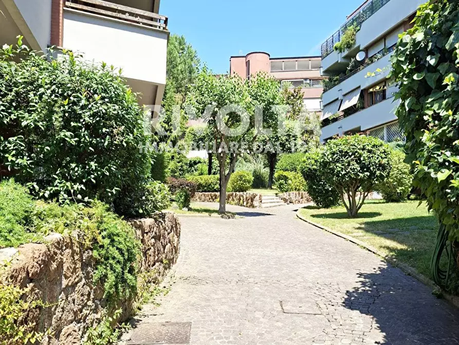 Immagine 15 di Appartamento in affitto  in Via della Mendola a Roma