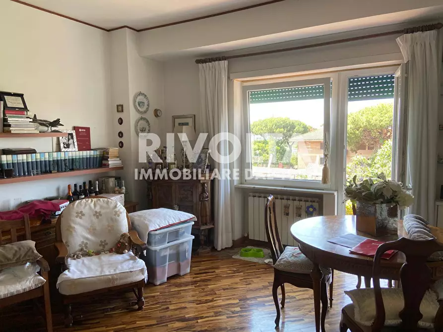 Immagine 3 di Appartamento in vendita  in Via Cassia a Roma
