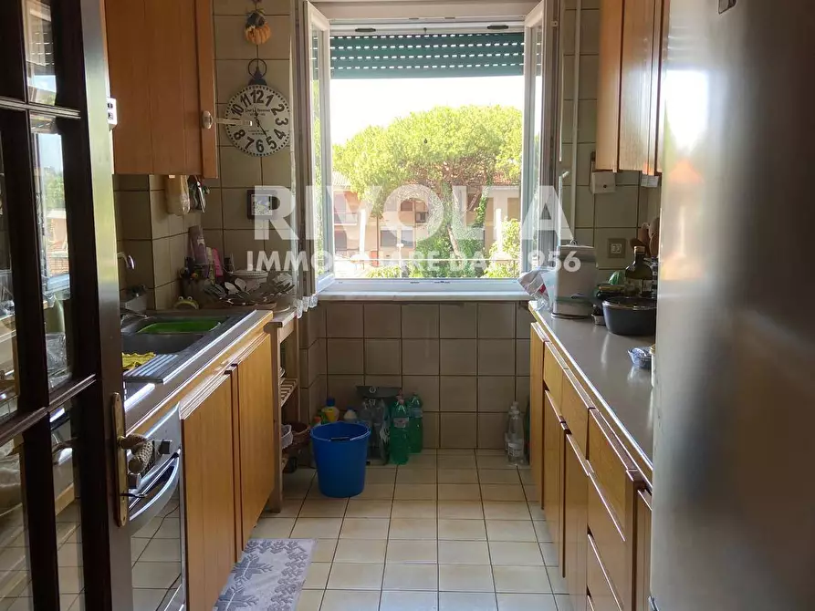 Immagine 15 di Appartamento in vendita  in Via Cassia a Roma