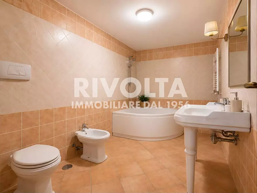 Immagine 2 di Villa in vendita  in Str A Olgiata a Roma