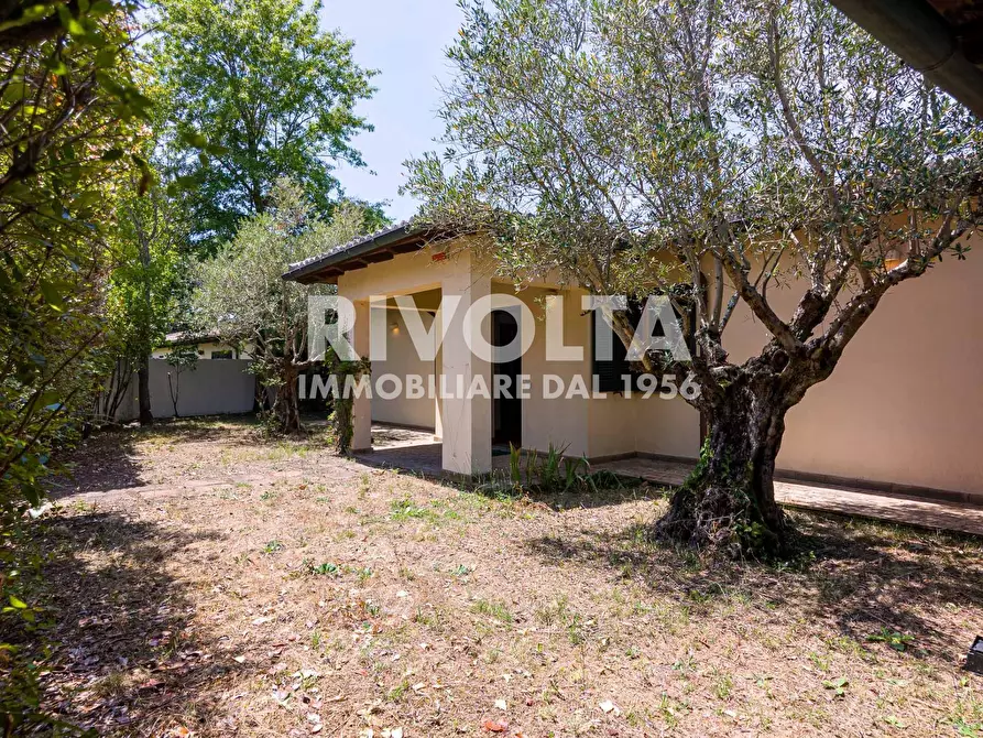 Immagine 8 di Villa in vendita  in san martino della quercia snc a Sutri