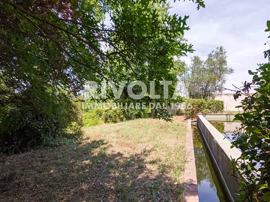 Immagine 5 di Villa in vendita  in san martino della quercia snc a Sutri