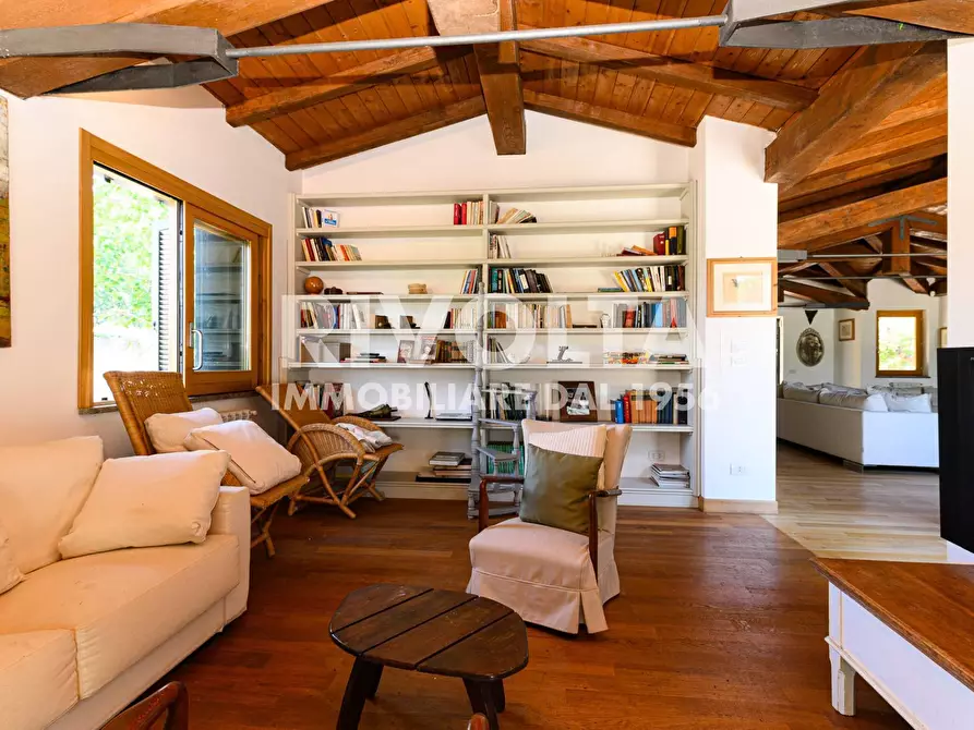 Immagine 21 di Villa in vendita  in san martino della quercia snc a Sutri