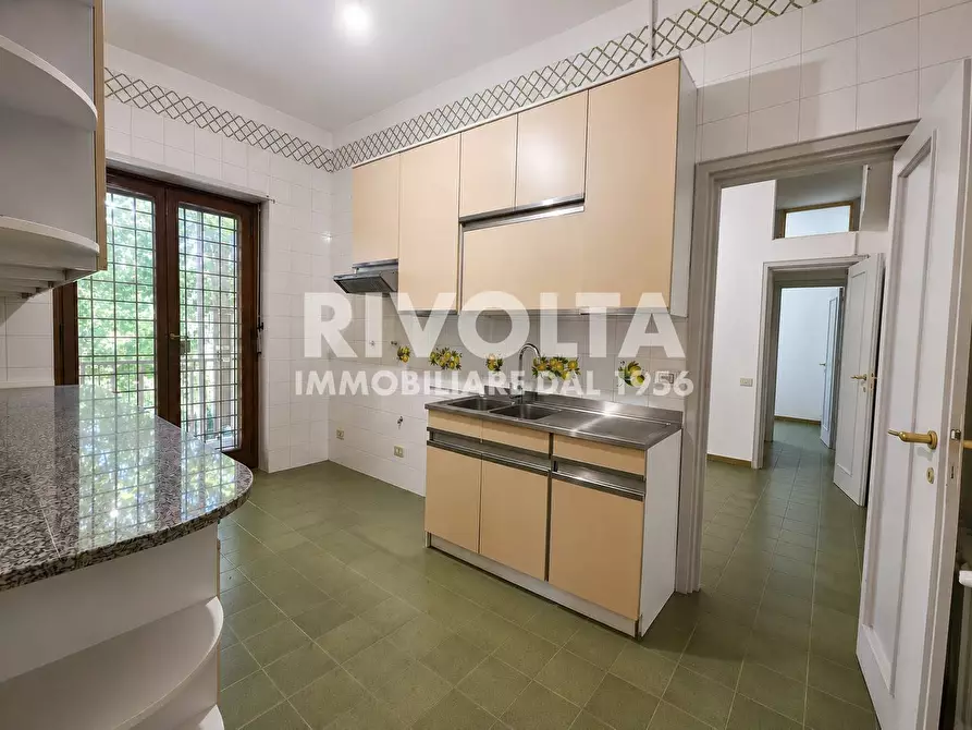 Immagine 21 di Appartamento in vendita  in Via Della Camilluccia a Roma