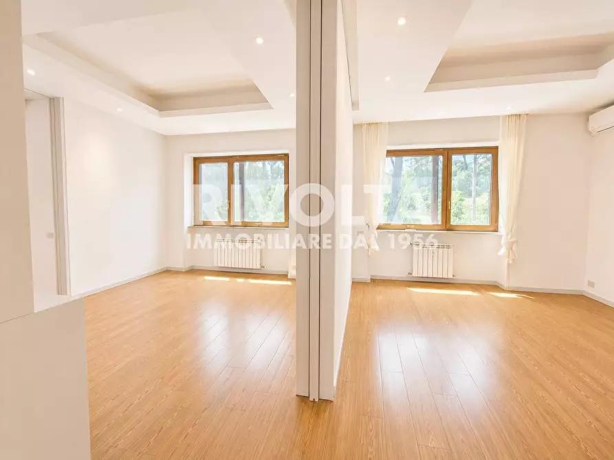 Immagine 4 di Appartamento in vendita  in Via Della Camilluccia a Roma
