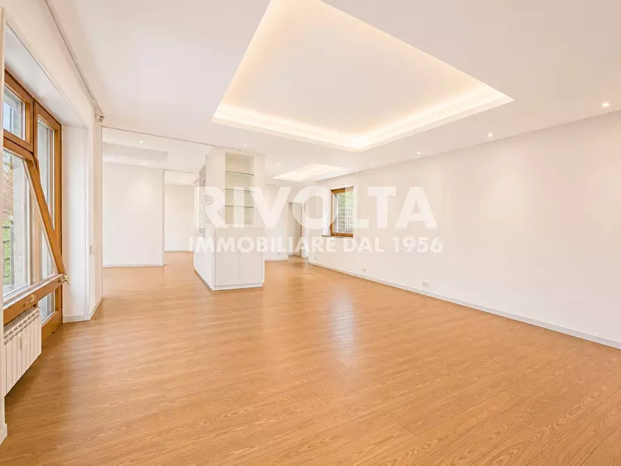 Immagine 5 di Appartamento in vendita  in Via Della Camilluccia a Roma