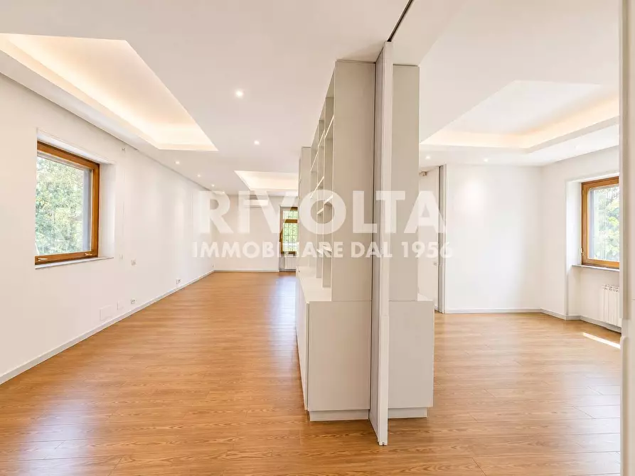 Immagine 9 di Appartamento in vendita  in Via Della Camilluccia a Roma