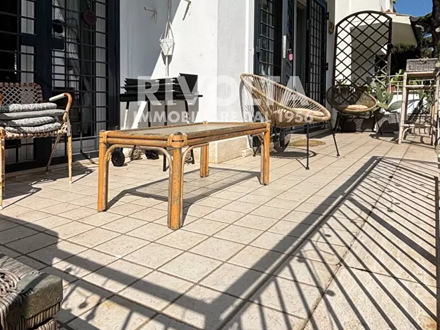 Immagine 4 di Villa in vendita  in Via Varazze a Fiumicino