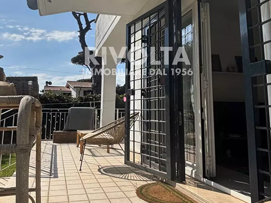 Immagine 8 di Villa in vendita  in Via Varazze a Fiumicino