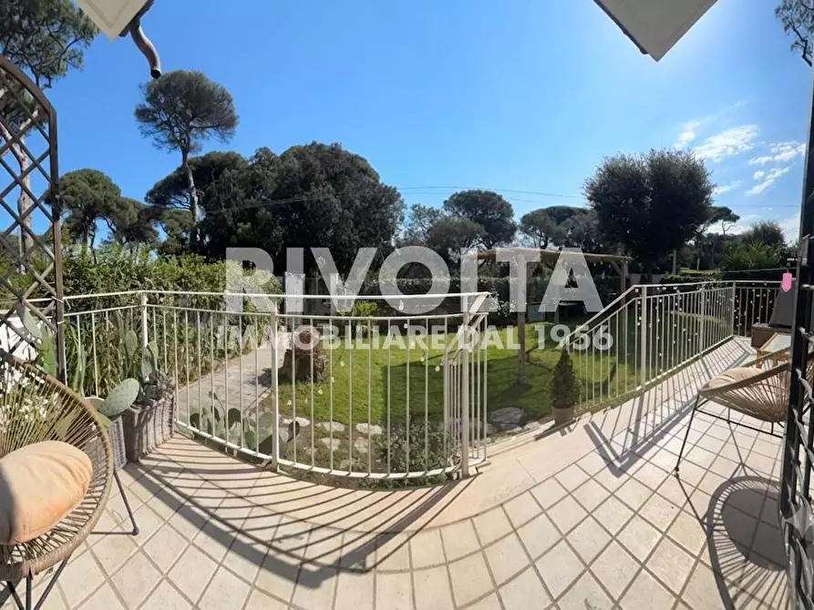 Immagine 9 di Villa in vendita  in Via Varazze a Fiumicino