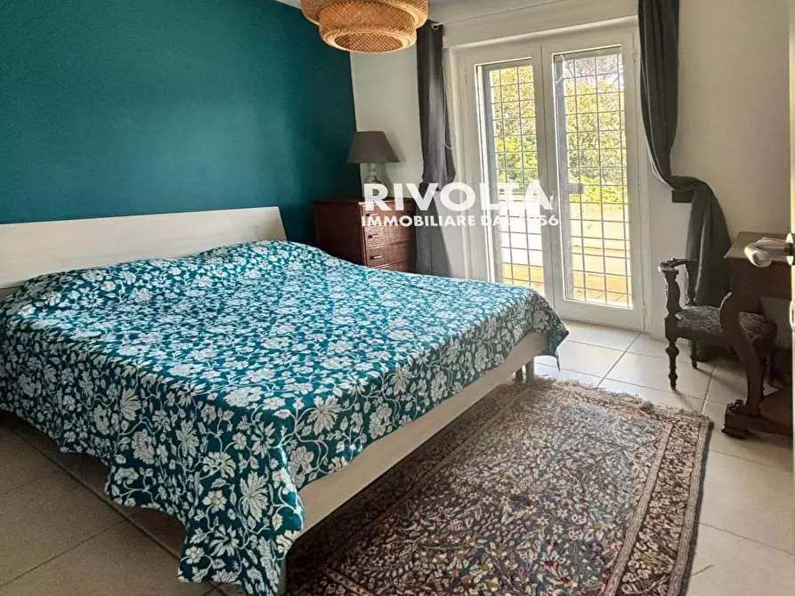 Immagine 13 di Villa in vendita  in Via Varazze a Fiumicino