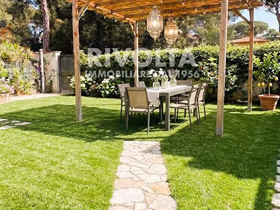Immagine 3 di Villa in vendita  in Via Varazze a Fiumicino