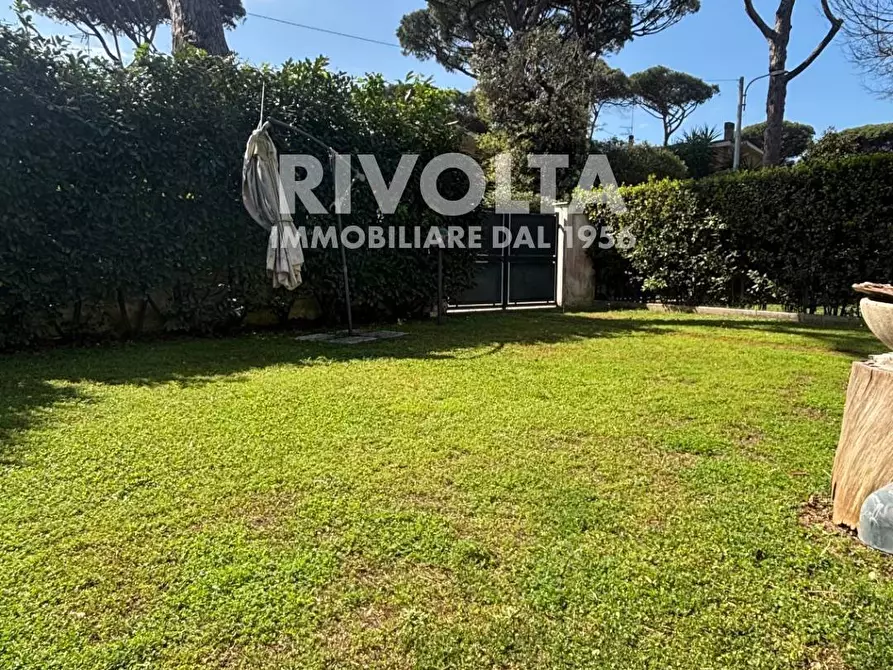 Immagine 24 di Villa in vendita  in Via Varazze a Fiumicino
