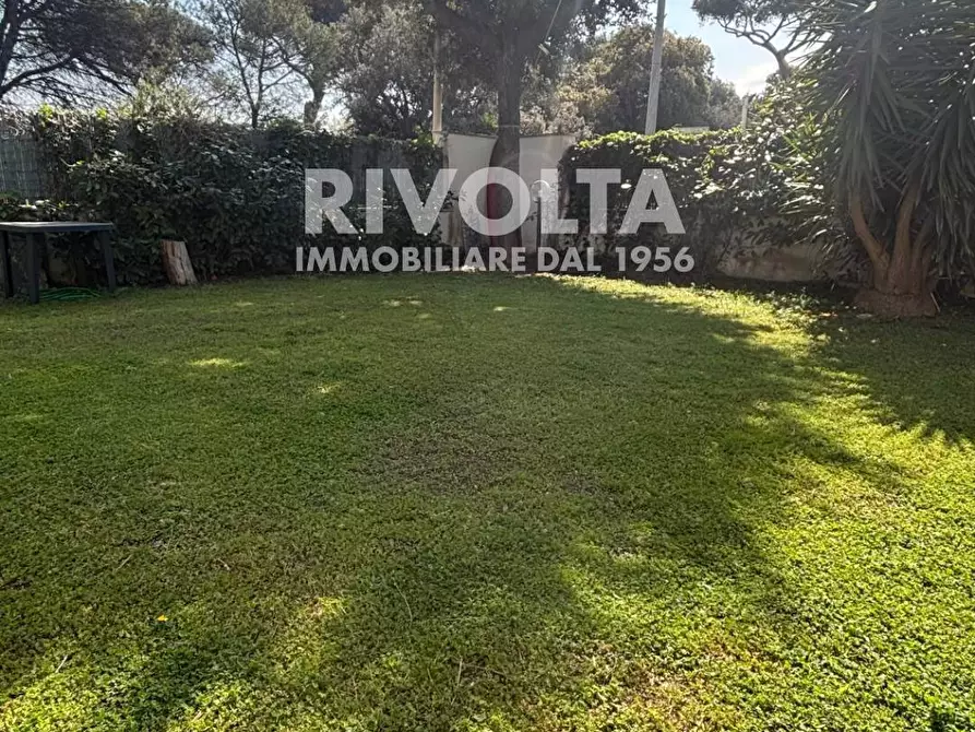 Immagine 25 di Villa in vendita  in Via Varazze a Fiumicino