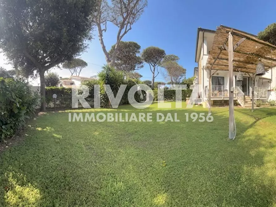 Immagine 14 di Villa in vendita  in Via Varazze a Fiumicino