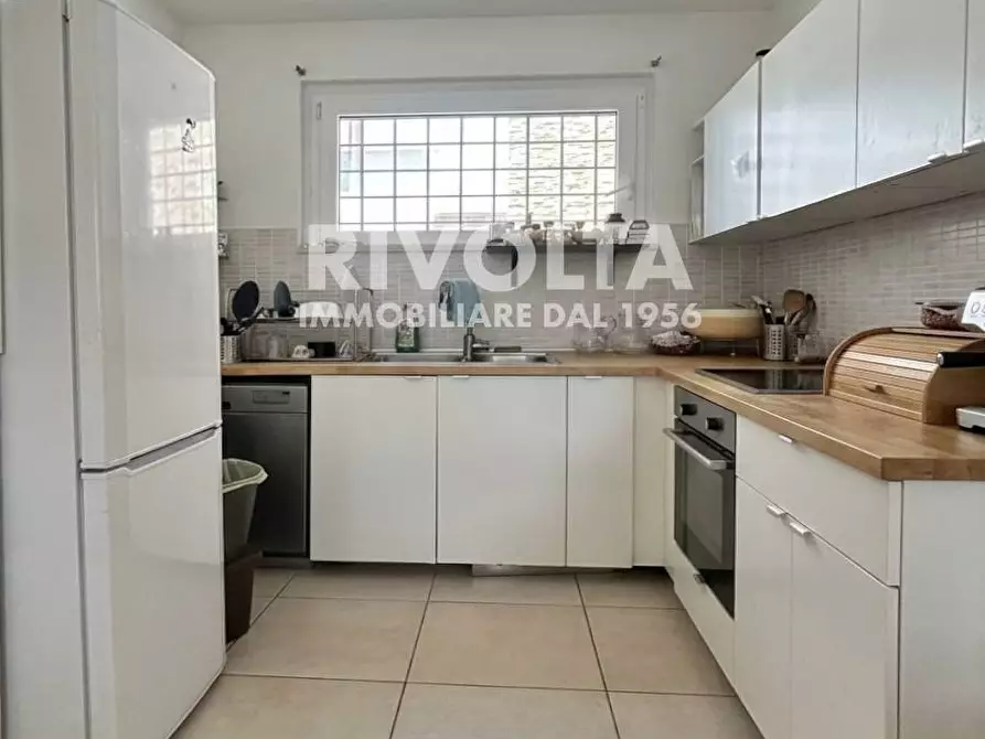 Immagine 7 di Villa in vendita  in Via Varazze a Fiumicino