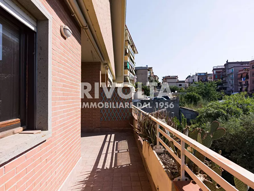 Immagine 6 di Appartamento in vendita  in Via Piadena a Roma