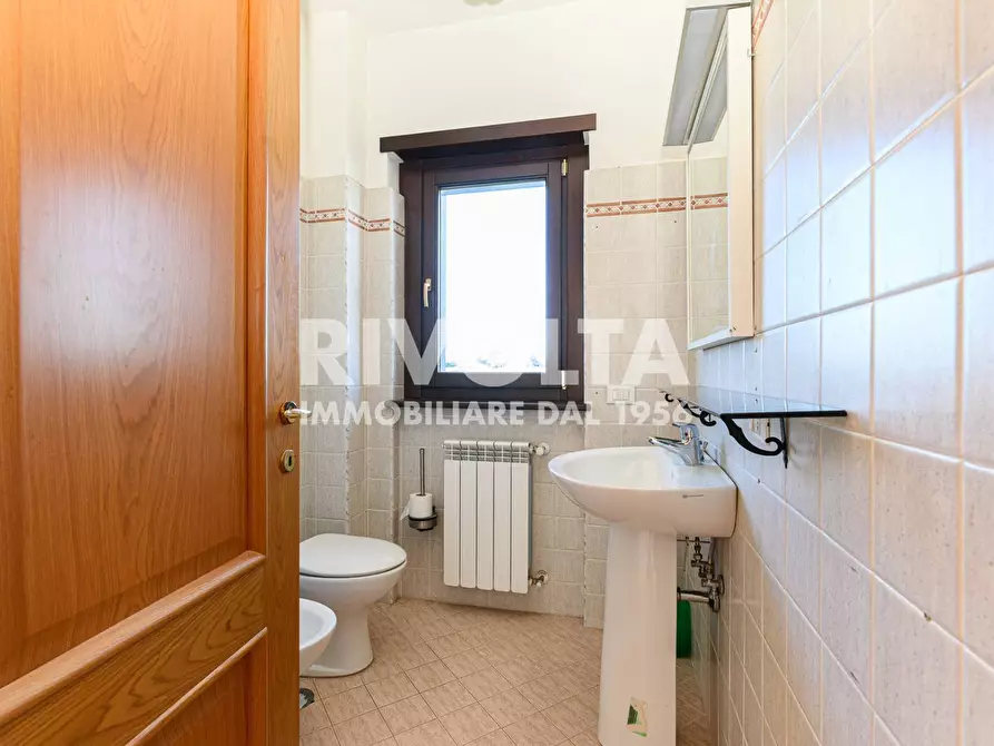 Immagine 15 di Appartamento in vendita  in Via Piadena a Roma