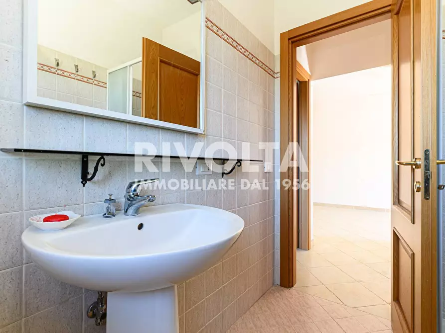 Immagine 18 di Appartamento in vendita  in Via Piadena a Roma