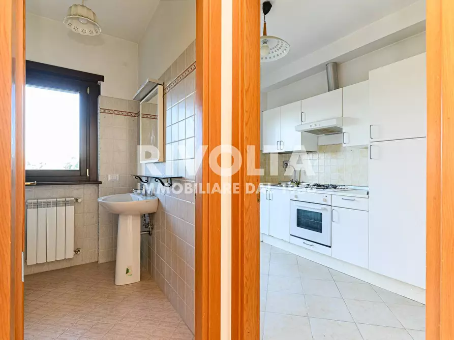Immagine 24 di Appartamento in vendita  in Via Piadena a Roma