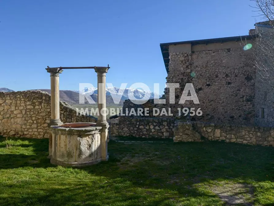 Immagine 1 di Villa in vendita  in Via del Municipio a Navelli